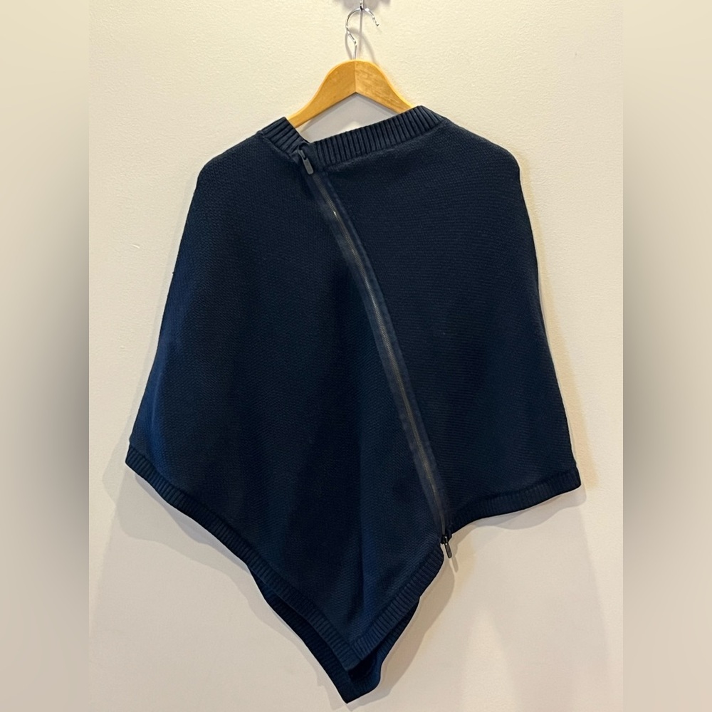 Women’s LULULEMON On The Go Merino Wool Asymmetrical Zipper Poncho Wrap Scarf